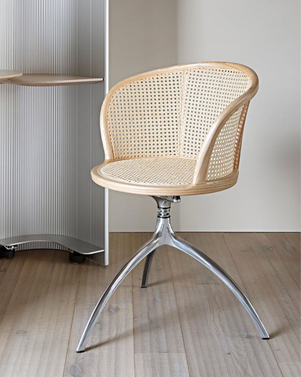 901 YOUNG LADY CHAIR