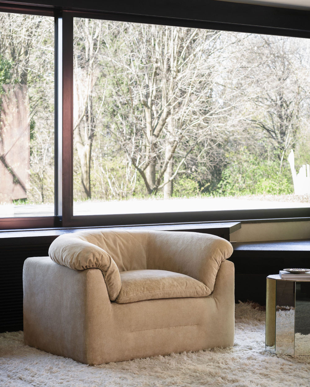 BUTTER ARMCHAIR