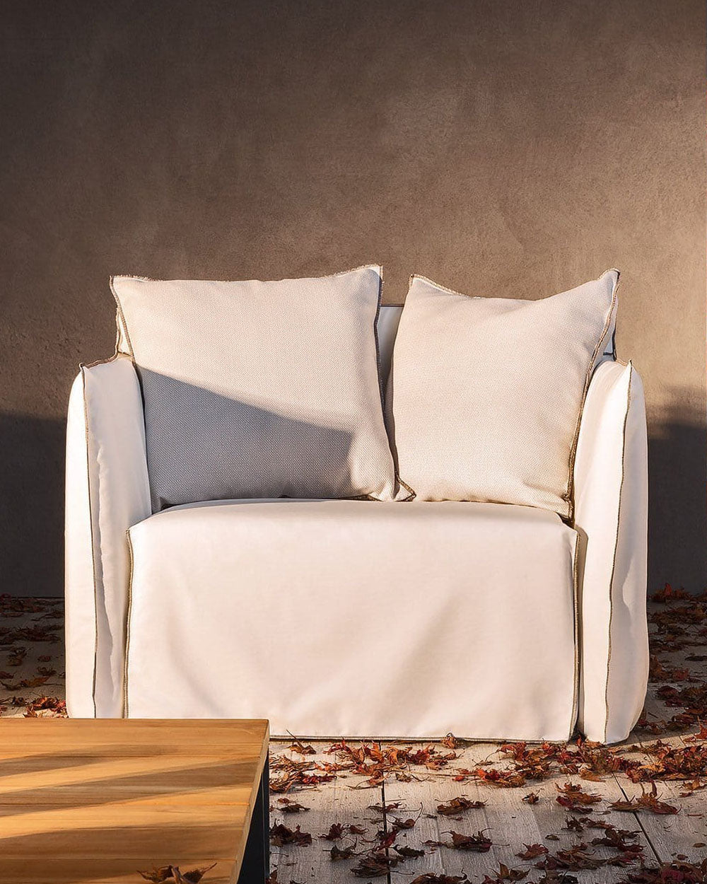 GHOST OUT 09 LOVESEAT