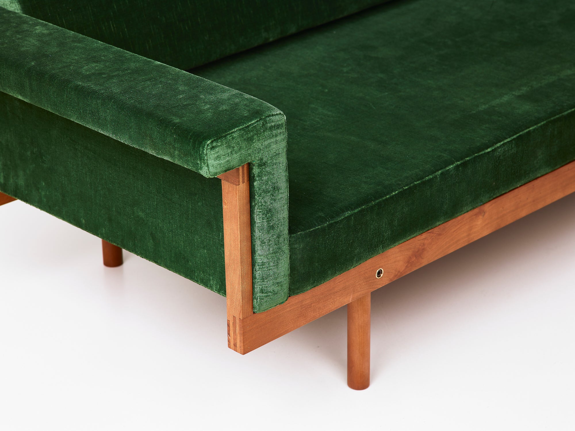 NaekoSofa-05_4480x.jpg?v=