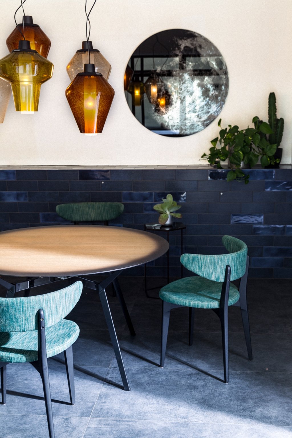 Shortwave_Upholstered_Chair_Fr