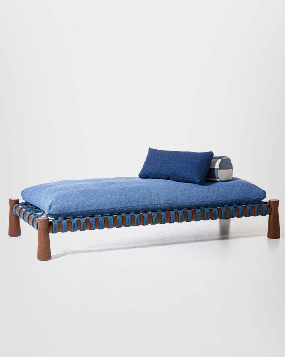 CHARPBOY BED