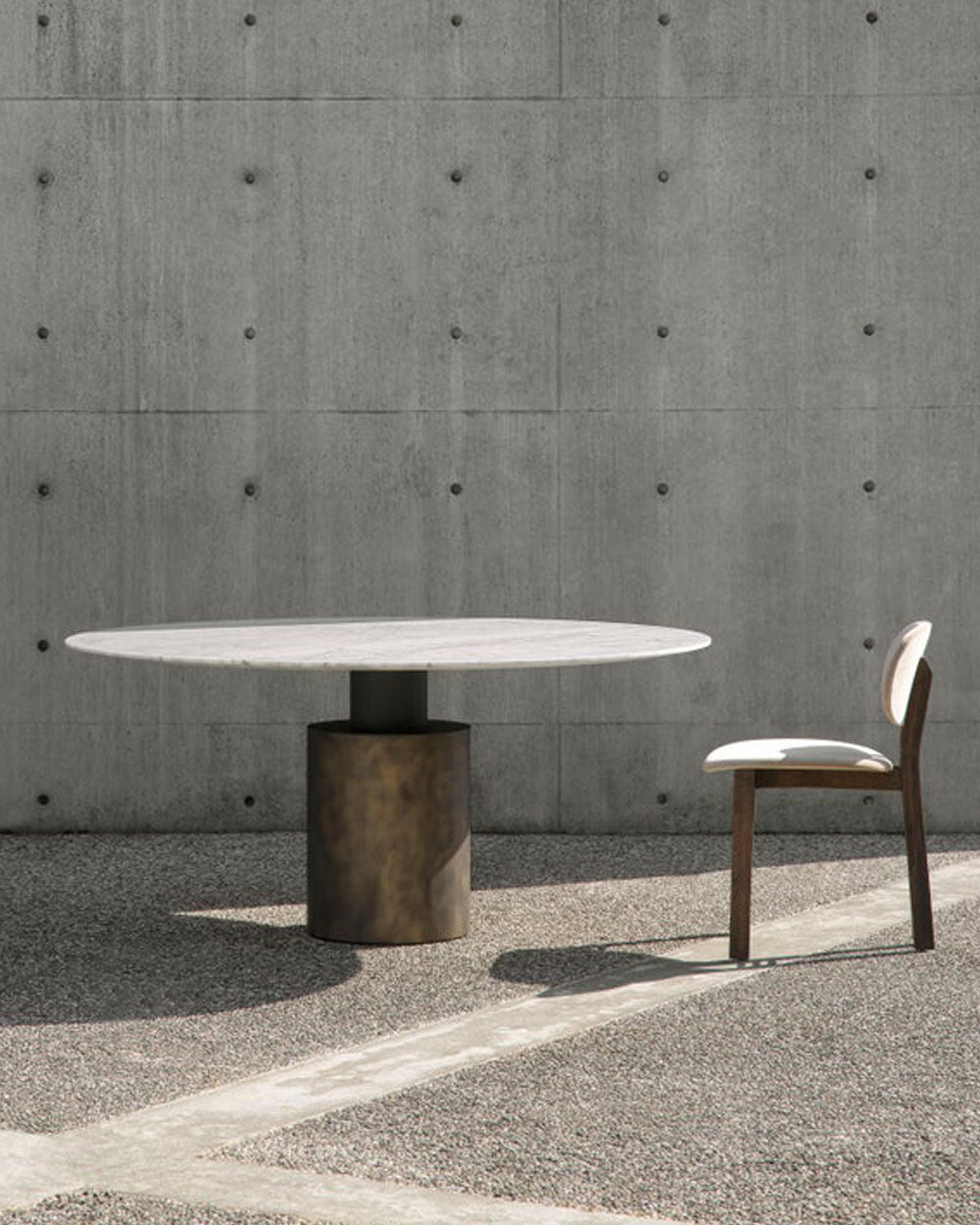 CRESO PEDESTAL TABLE
