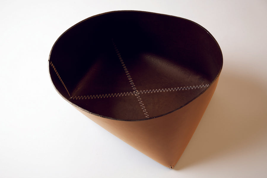GIOVANNI Leather Basket by Claude Bouchard for Oscar Maschera - DUPLEX DESIGN